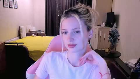 Snapshot of julie_flores chatting on 11/21/25, 03:22 Julie online show from 11/21/25, 03:22