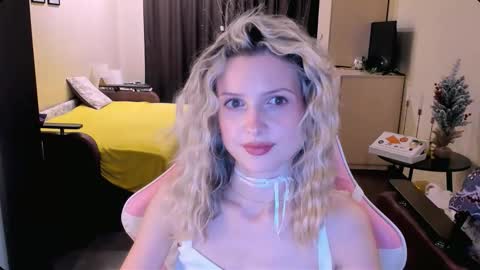 Snapshot of julie_flores chatting on 11/23/25, 02:06 Julie online show from 11/23/25, 02:06