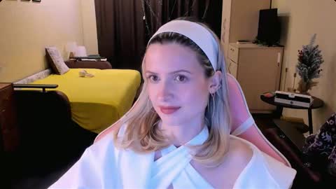 Snapshot of julie_flores chatting on 11/28/25, 03:14 Julie online show from 11/28/25, 03:14