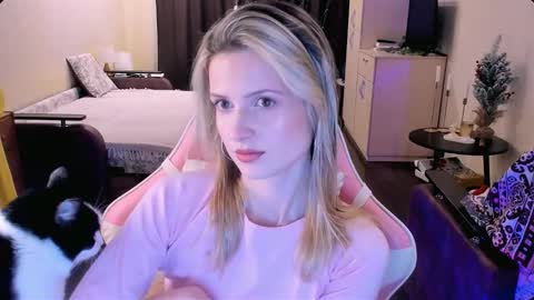 Snapshot of julie_flores chatting on 11/29/25, 04:32 Julie online show from 11/29/25, 04:32