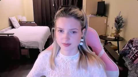 Snapshot of julie_flores chatting on 11/30/25, 02:10 Julie online show from 11/30/25, 02:10