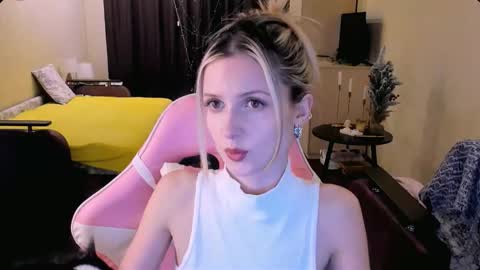 Snapshot of julie_flores chatting on 12/05/25, 03:09 Julie online show from 12/05/25, 03:09