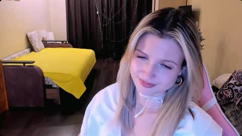 Snapshot of julie_flores chatting on 12/13/25, 07:53 Julie online show from 12/13/25, 07:53