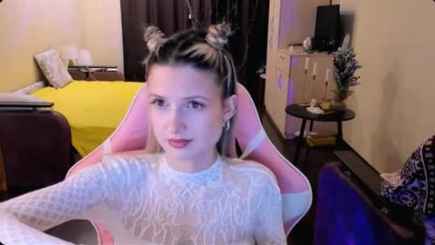 Snapshot of julie_flores chatting on 12/19/25, 02:57 Julie online show from 12/19/25, 02:57