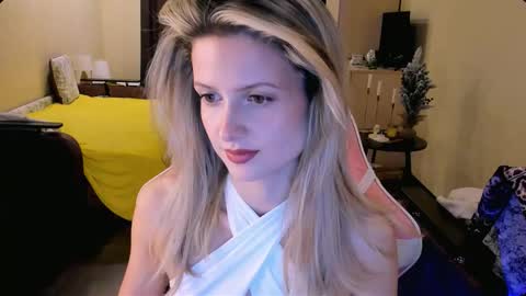 Snapshot of julie_flores chatting on 12/20/25, 01:29 Julie online show from 12/20/25, 01:29