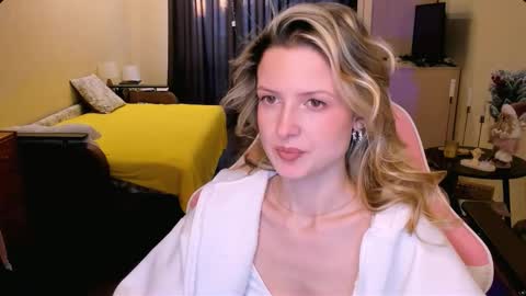 Snapshot of julie_flores chatting on 01/06/26, 05:00 Julie online show from 01/06/26, 05:00