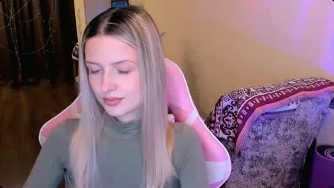 Snapshot of julie_flores chatting on 01/13/26, 03:50 Julie online show from 01/13/26, 03:50