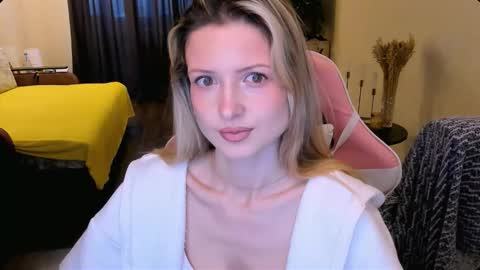 Snapshot of julie_flores chatting on 02/06/26, 04:39 Julie online show from 02/06/26, 04:39