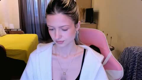 Snapshot of julie_flores chatting on 02/10/26, 04:38 Julie online show from 02/10/26, 04:38