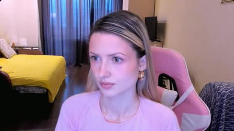 Snapshot of julie_flores chatting on 02/13/26, 04:52 Julie online show from 02/13/26, 04:52