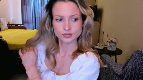 Snapshot of julie_flores chatting on 02/15/26, 07:51 Julie online show from 02/15/26, 07:51