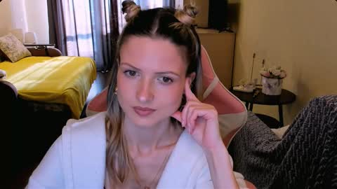 Snapshot of julie_flores chatting on 02/20/26, 06:19 Julie online show from 02/20/26, 06:19