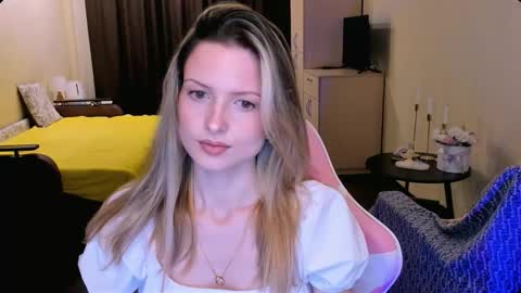 Julie online show from 03/12/26, 02:45