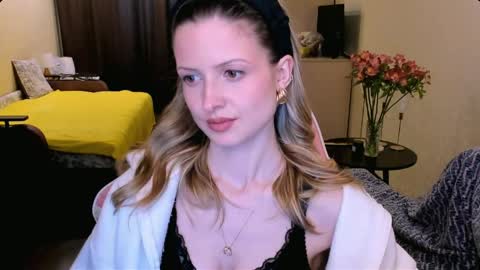 Julie online show from 04/09/26, 01:49