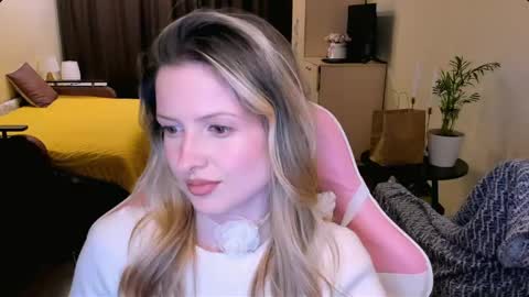 Julie online show from 04/18/26, 04:22