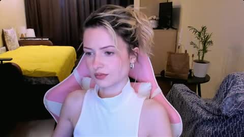 Julie online show from 04/22/26, 02:18