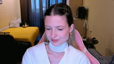 Snapshot of julie_flores chatting on 05/15/26, 02:35 Julie online show from 05/15/26, 02:35