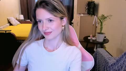 Snapshot of julie_flores chatting on 05/16/26, 02:27 Julie online show from 05/16/26, 02:27