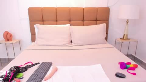 Snapshot of julie_latinfoxy chatting on 03/09/25, 04:16 JULIE online show from 03/09/25, 04:16