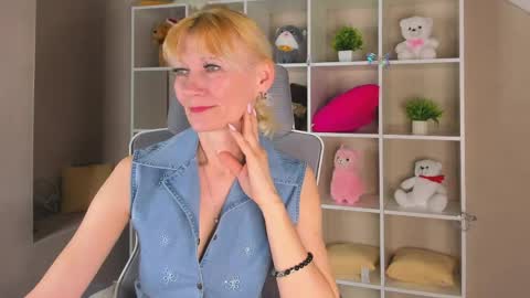 Julie Lucasss online show from 04/14/26, 12:38
