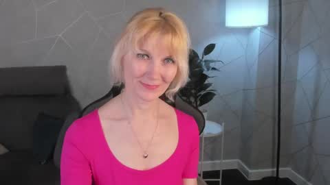 Julie Lucasss online show from 04/16/26, 12:44