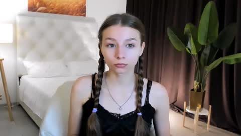 Snapshot of juliedaniel chatting on 09/17/25, 04:14 juliedaniel online show from 09/17/25, 04:14