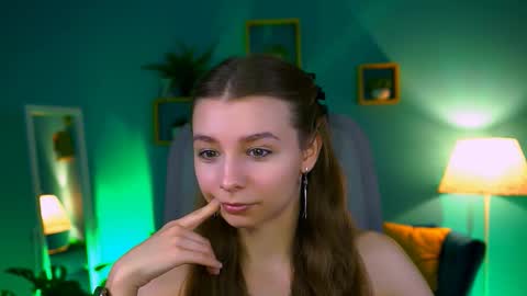 Snapshot of juliedaniel chatting on 10/21/25, 04:24 juliedaniel online show from 10/21/25, 04:24