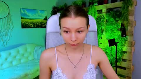 Snapshot of juliedaniel chatting on 11/25/25, 08:14 juliedaniel online show from 11/25/25, 08:14