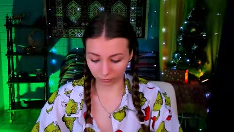 Snapshot of juliedaniel chatting on 12/18/25, 04:18 juliedaniel online show from 12/18/25, 04:18