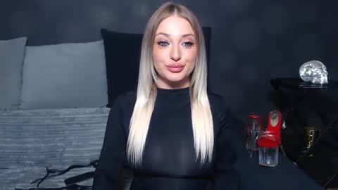 julia online show from 03/31/26, 10:54