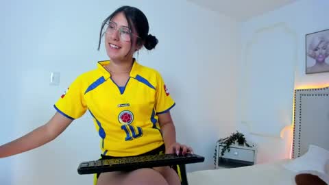 juliee_ross online show from 04/29/26, 12:20