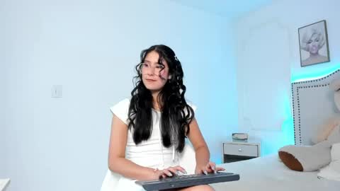 juliee_ross online show from 05/09/26, 12:32