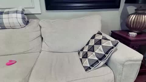 Julie Holliday online show from 11/20/25, 11:48