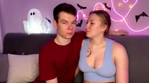 Julie and Thomas online show from 10/26/25, 08:09