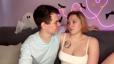 Julie and Thomas online show from 10/29/25, 08:05