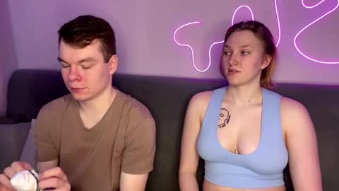 Julie and Thomas online show from 12/03/25, 07:49