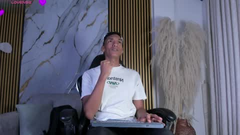 Julien online show from 04/05/26, 12:13