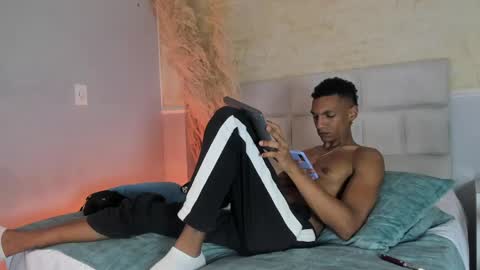 Snapshot of juliensaint_ chatting on 05/30/26, 12:52 Julien online show from 05/30/26, 12:52