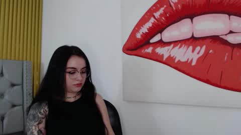 Snapshot of julieta_555 chatting on 03/03/25, 01:53 Julieta online show from 03/03/25, 01:53