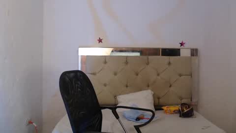 julieta__fox_ online show from 02/04/25, 06:04