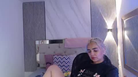 julieta__fox_ online show from 07/10/26, 03:55