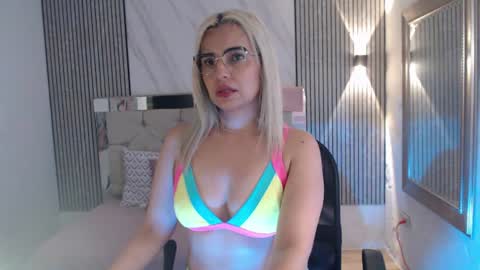 julieta__fox_ online show from 07/23/26, 03:15