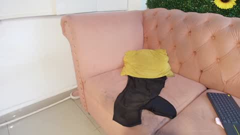 Snapshot of julieta_aguilar chatting on 12/16/24, 12:04 Juli online show from 12/16/24, 12:04