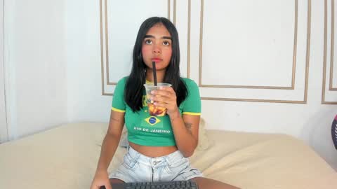 Snapshot of julieta_aguilar chatting on 12/28/24, 07:22 Juli online show from 12/28/24, 07:22