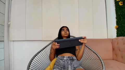 Snapshot of julieta_aguilar chatting on 12/29/24, 07:32 Juli online show from 12/29/24, 07:32