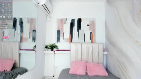 Snapshot of julieta_aguilar chatting on 11/22/25, 07:02 Juli online show from 11/22/25, 07:02