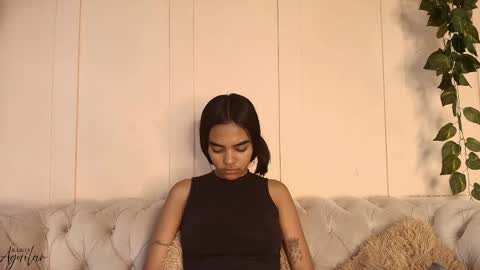 Snapshot of julieta_aguilar chatting on 12/15/25, 06:56 Juli online show from 12/15/25, 06:56