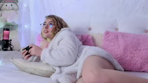 Juli  online show from 04/15/26, 06:09