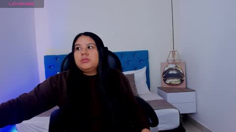 Snapshot of julieta_miller01 chatting on 09/27/25, 10:42 Julieta Mille online show from 09/27/25, 10:42