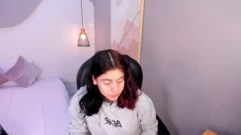 Julieth  online show from 12/01/25, 07:41